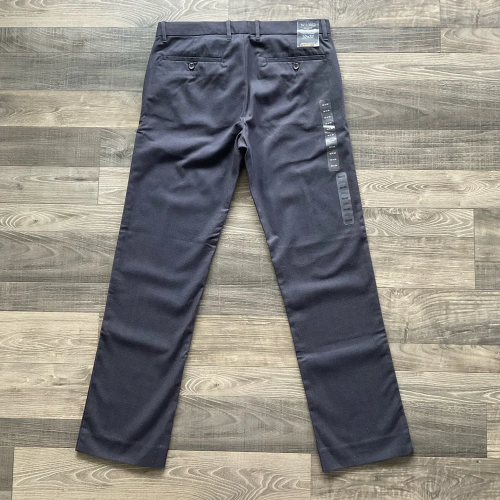 32x32 NWT Gap Tailored Khakis Men’s Charcoal Grey Straight Leg Flat Front 900951